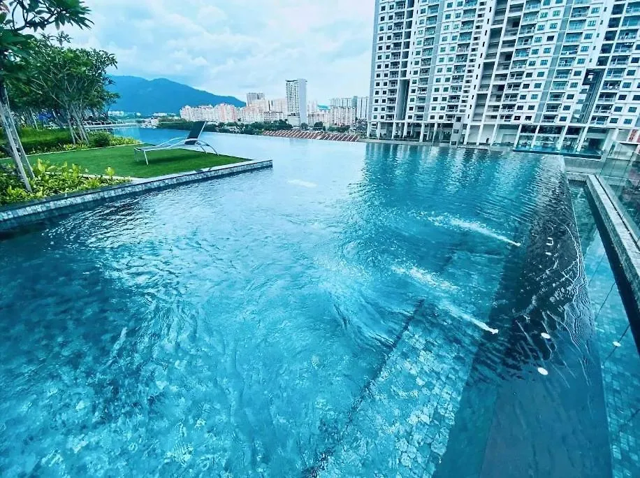 Infinity Pool, Urban Suites, Georgetown, 2 Car Parks By Star Home