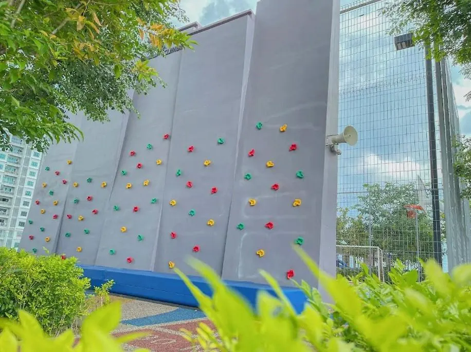 Infinity Pool, Urban Suites, Georgetown, 2 Car Parks By Star Home