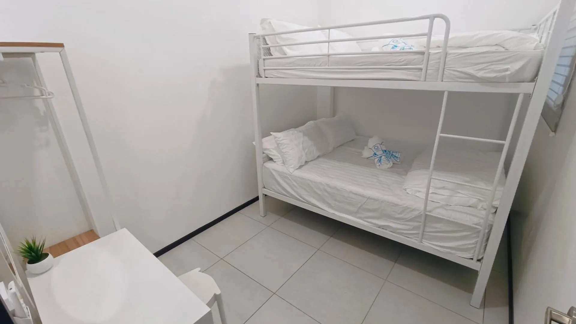 Infinity Pool, Urban Suites, Georgetown, 2 Car Parks By Star Home Джорджтаун