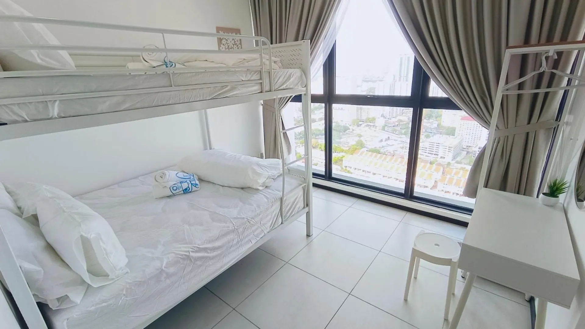 Infinity Pool, Urban Suites, Georgetown, 2 Car Parks By Star Home Малайзия
